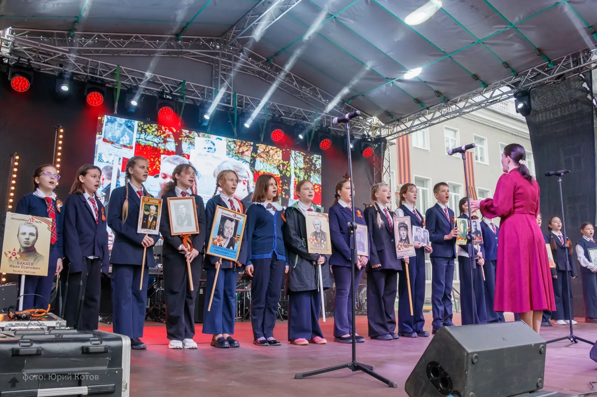 🕊️Школьники со всего Ступино поучаствовали в фестивале «Голоса Победы» на 9 Мая  Фестиваль школьных 