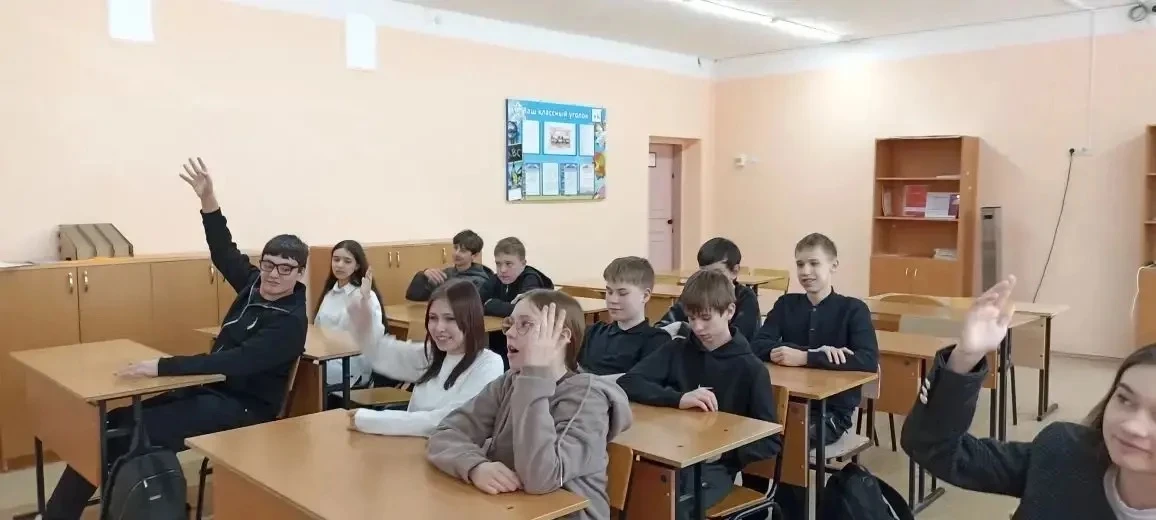 🧭 Сегодня в 8 «Б» классе (классный руководитель Дмитриева В.А.) прошло очередное занятие по профорие
