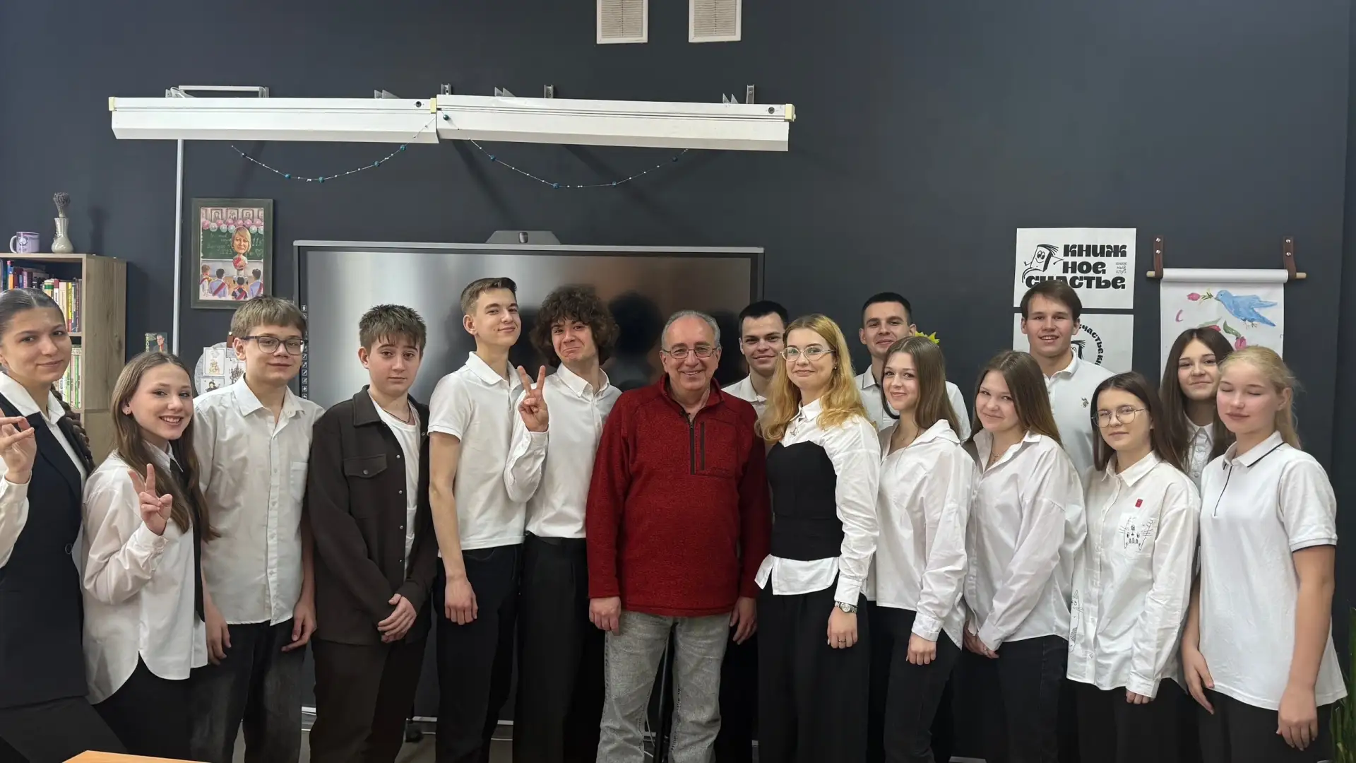 ✨ Вдохновение начинается здесь! ✨  Сегодня нашу школу посетил особенный гость —  Николай Коробов (ht