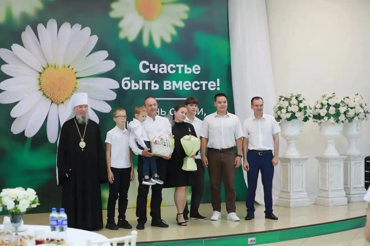 Сегодня в Краснодаре губернатор Кубани Вениамин Кондратьев и митрополит Василий вручили...