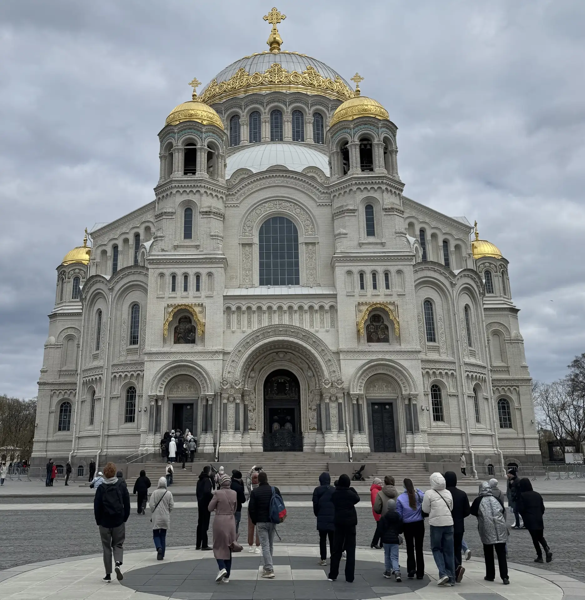 Кронштадт набирает популярность и уже почти догнал Петергоф по числу туристов

За время работы проек