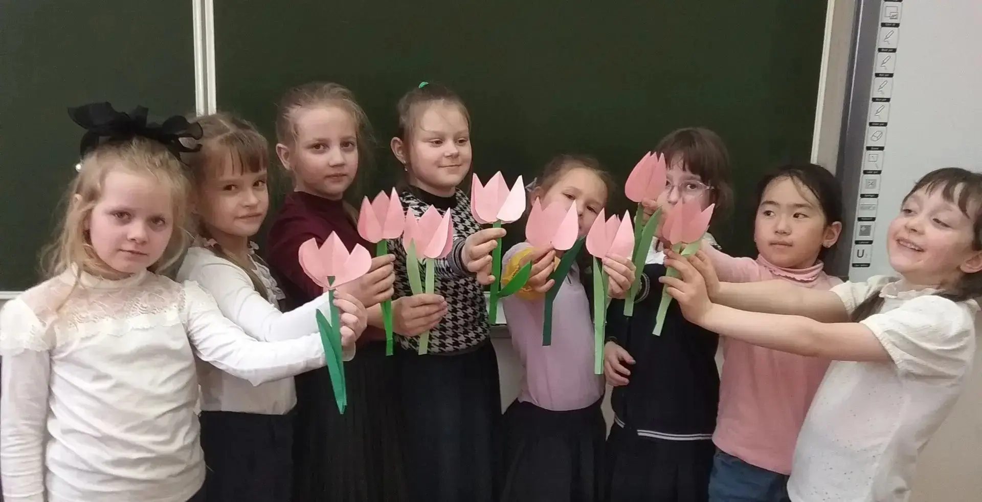 🌸 С 8 Марта от «Орлят России»! 🌸  Дорогие наши мамы, бабушки, сестрёнки, учительницы и наставницы!  