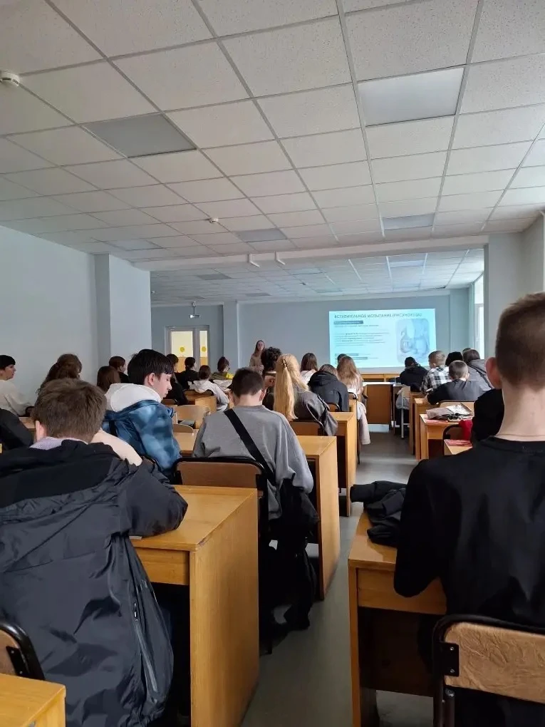 ✨ Вдохновляющее будущее: 8-я параллель на профориентации в Инженерной школе одежды! ✨  Сегодня обуча