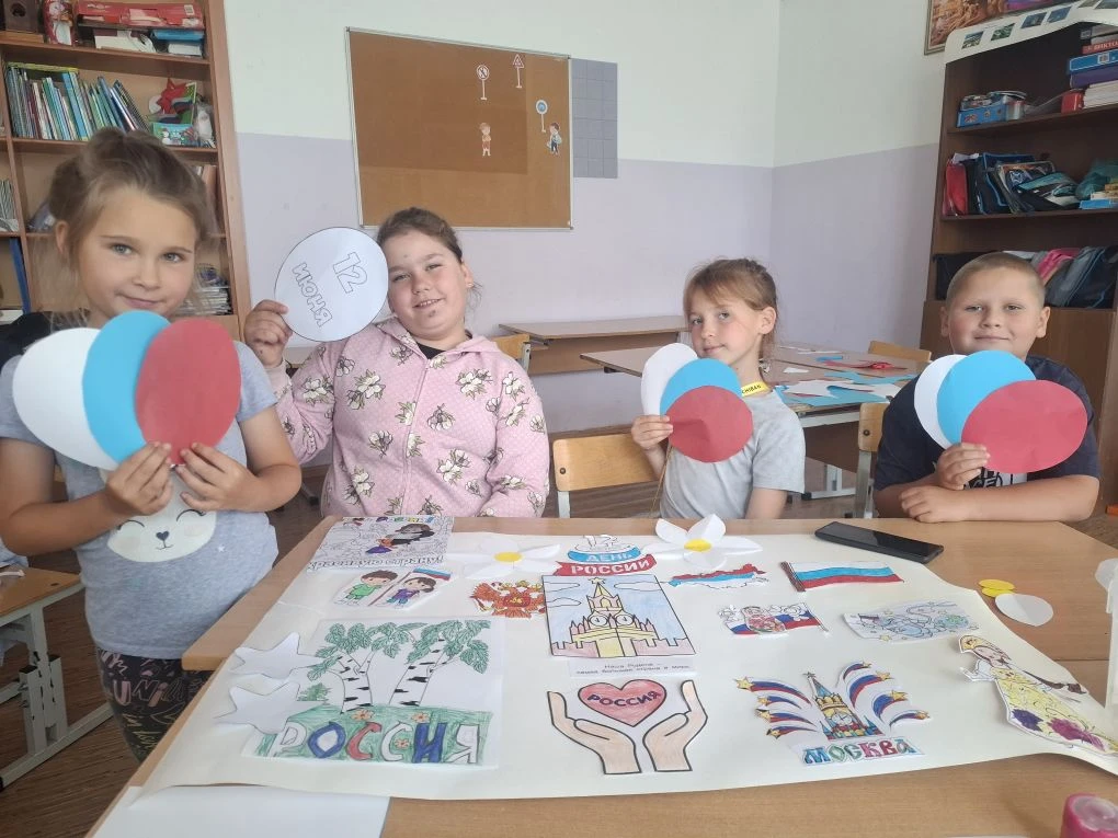🌟 Акция «Рисуй, Россия!» — дань Дню России от юных орлят! 🌟

В преддверии Дня России наши юные орл