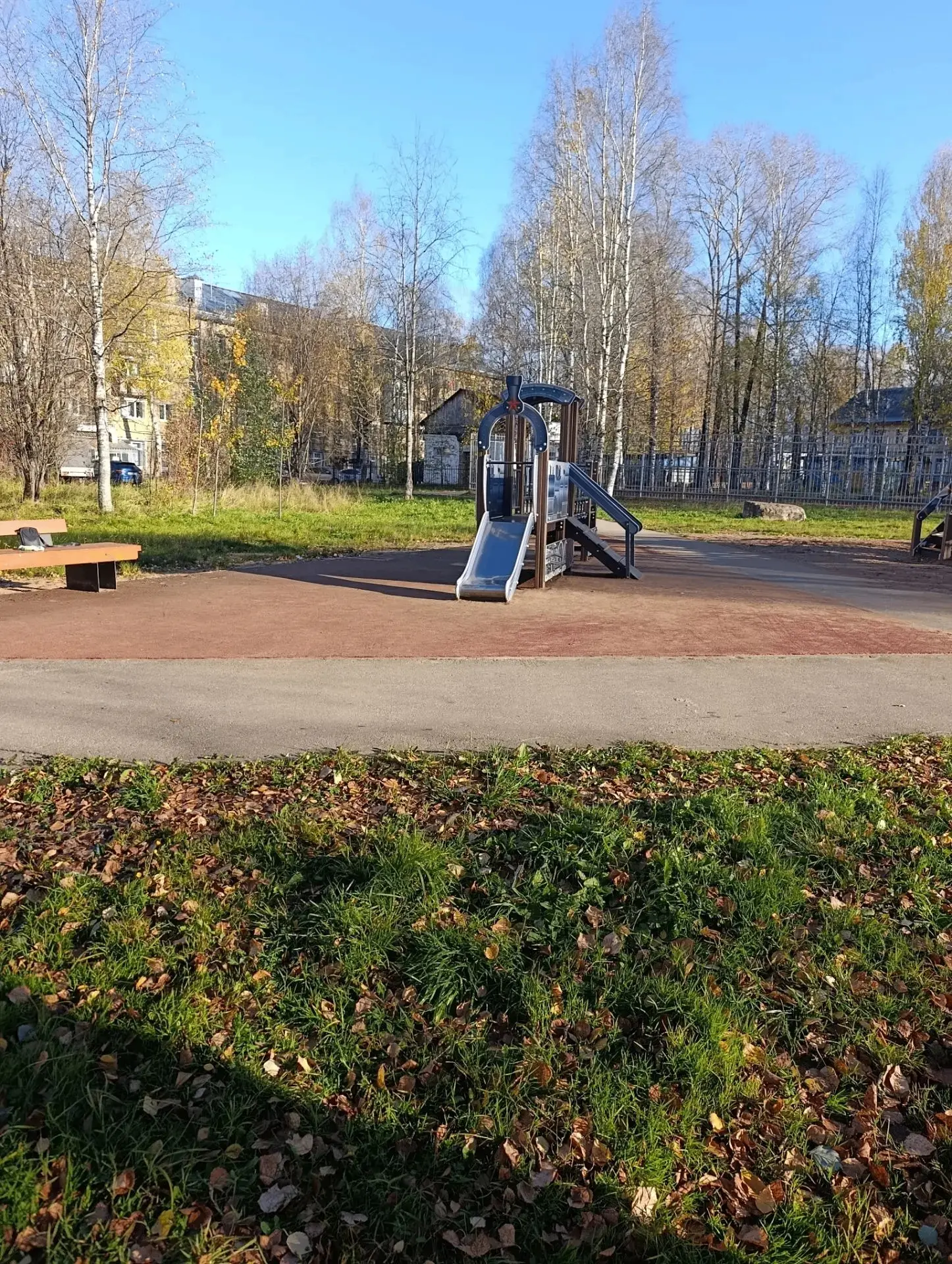 Скверы — лёгкие нашего района, мы стараемся, чтобы они оставались чистыми и уютными в л...