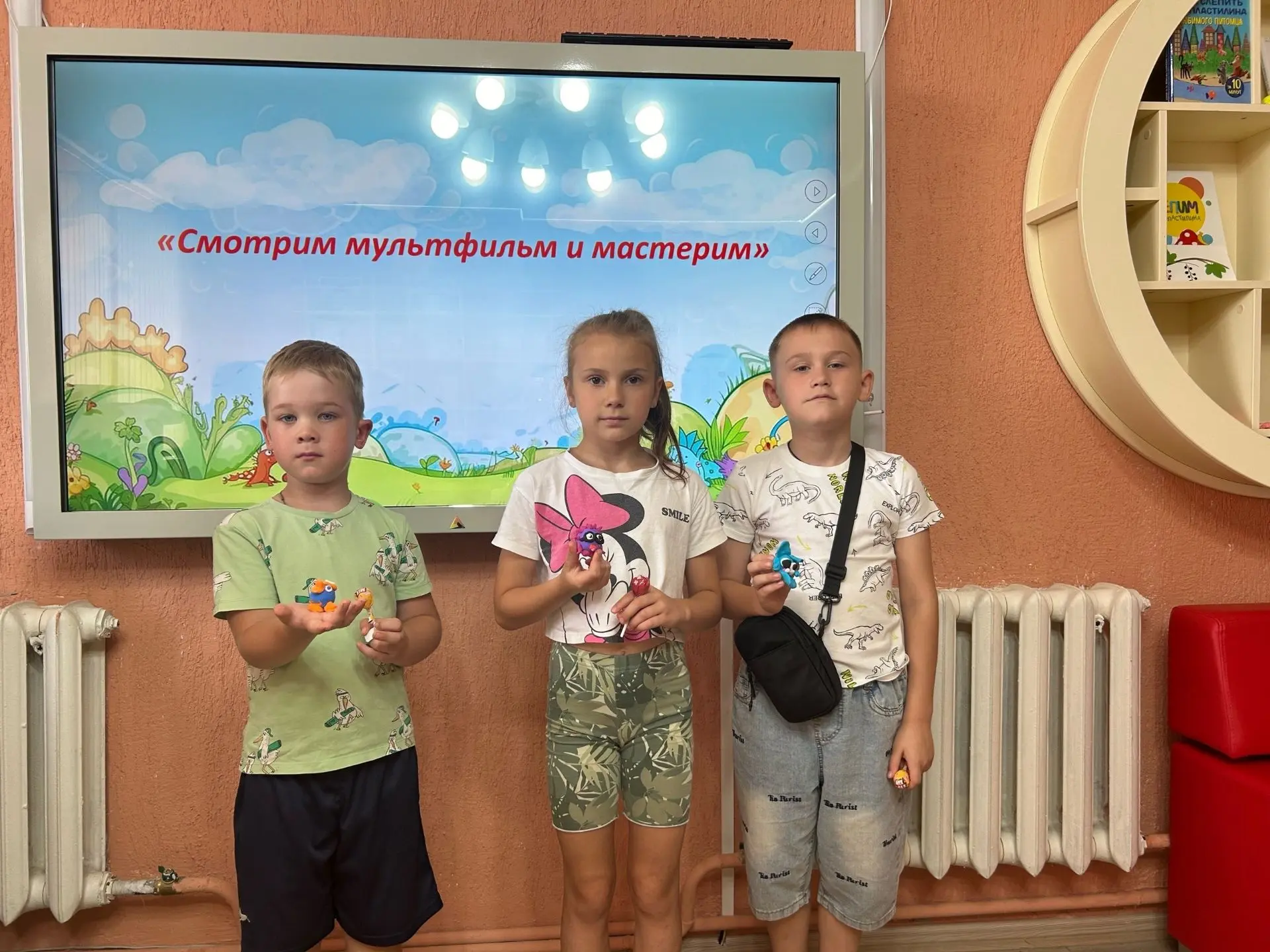 🌈 Смотрим мультфильм и мастерим🌈
Прошло увлекательное мероприятие,наполненное смехом,творчеством и
