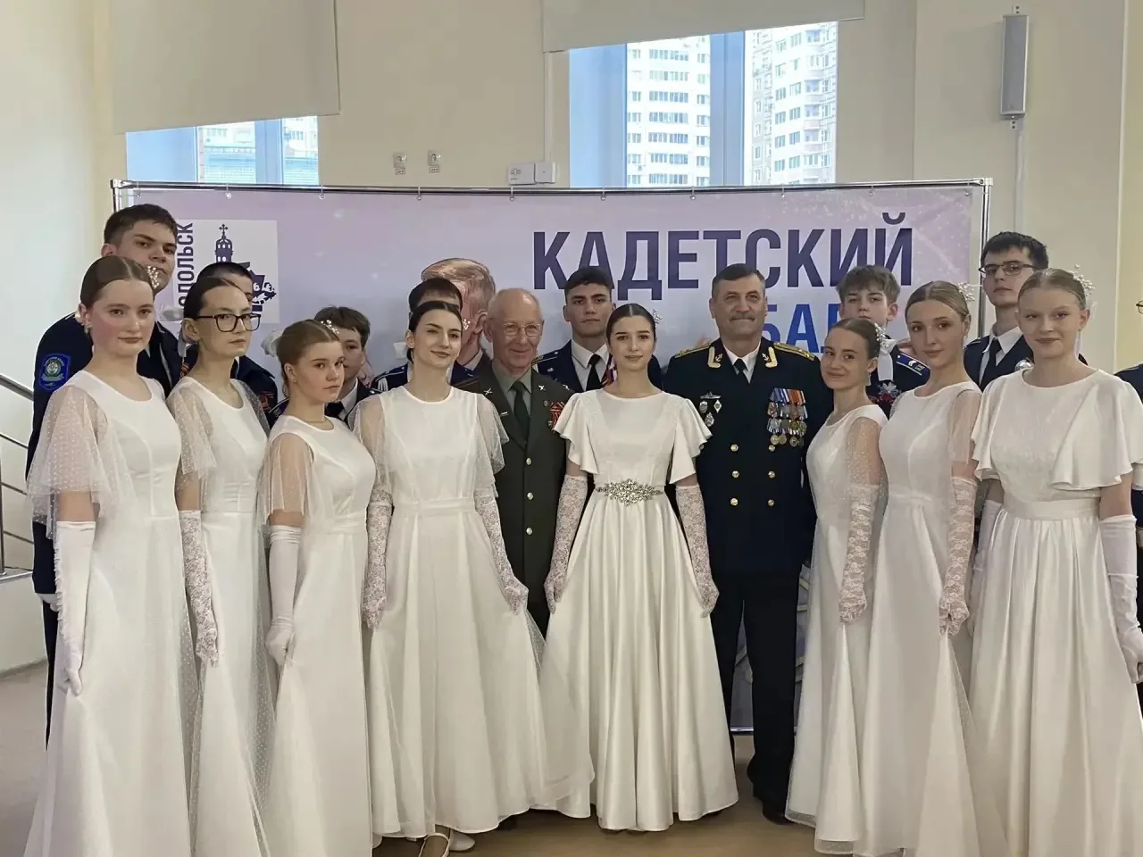 28 апреля 2026 года в МОУ «Гимназия №7» прошёл Открытый Кадетский Бал «Майский вальс». Это традицион