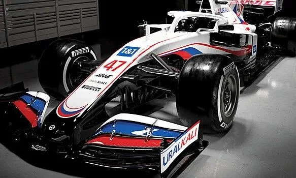 🏎️ Почему гоночные машины не улетают в небо? 🤔