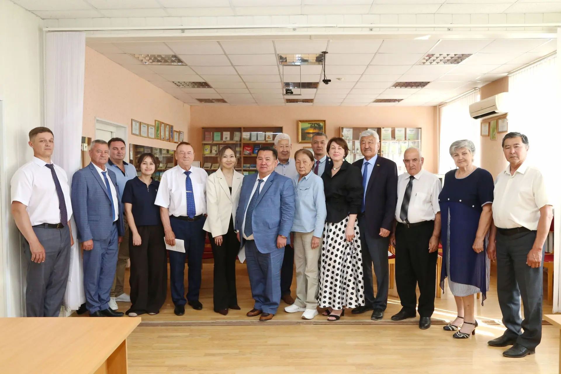 Преподаватель КалмГУ Виктория Убушиева успешно защитила кандидатскую диссертацию
 
11 июня 2026 года