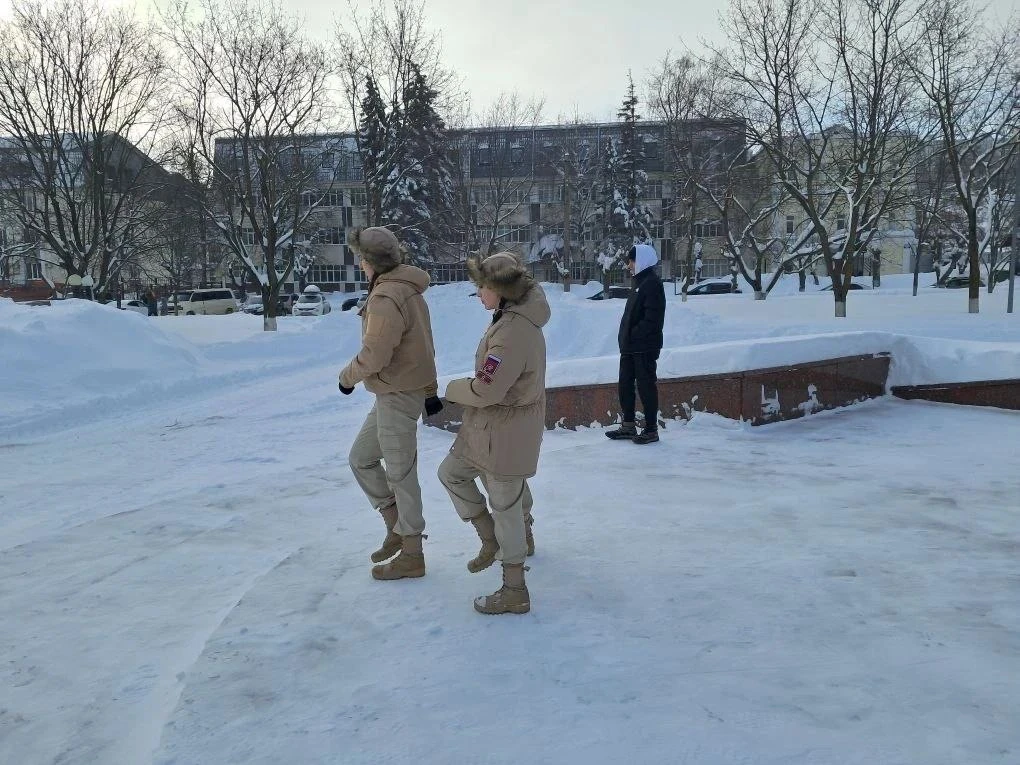 🇷🇺Юнармейский отряд «Страж» из 42-й гимназии г. Пензы заступил на Почётный караул у Афганских ворот.