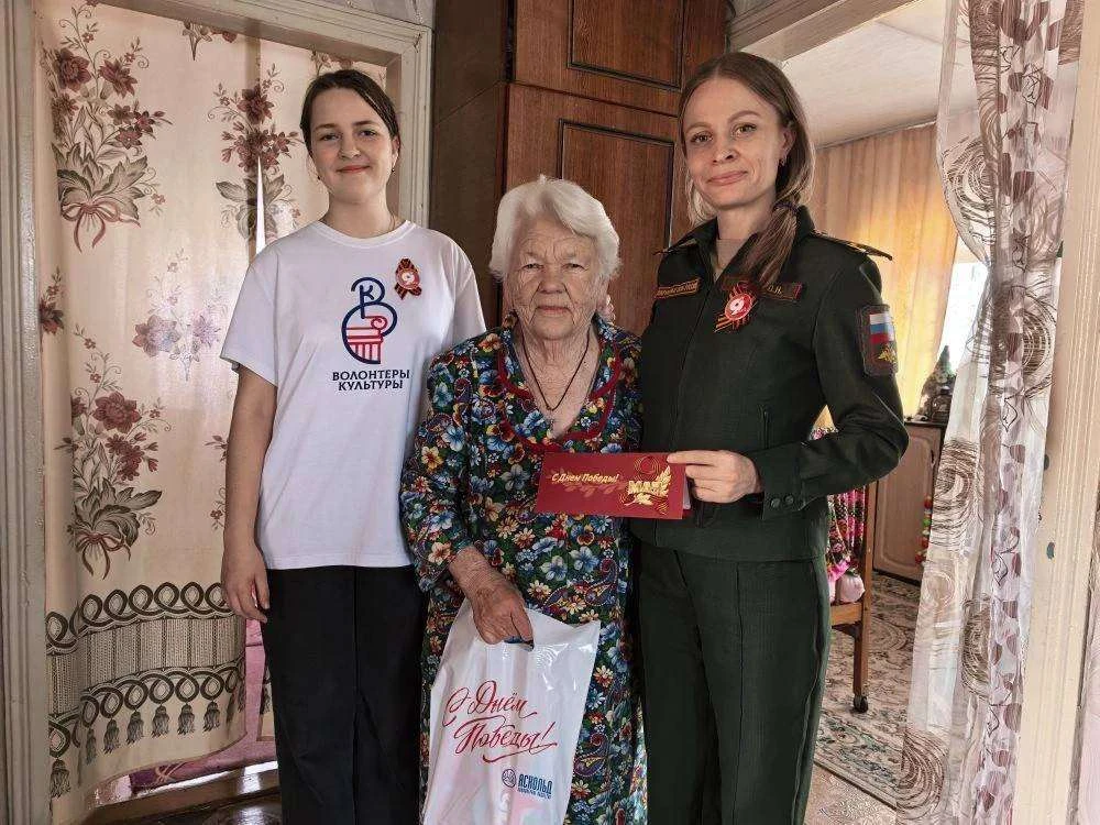 Память в каждом сердце   В преддверии Дня Победы сотрудники Центральной городской библиотеки, волонт