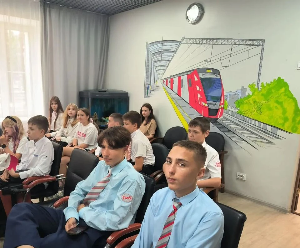 🚂 Старт дан! Первый день знакомства с железной дорогой — и столько всего впереди! 😍

Обучающиеся Ж