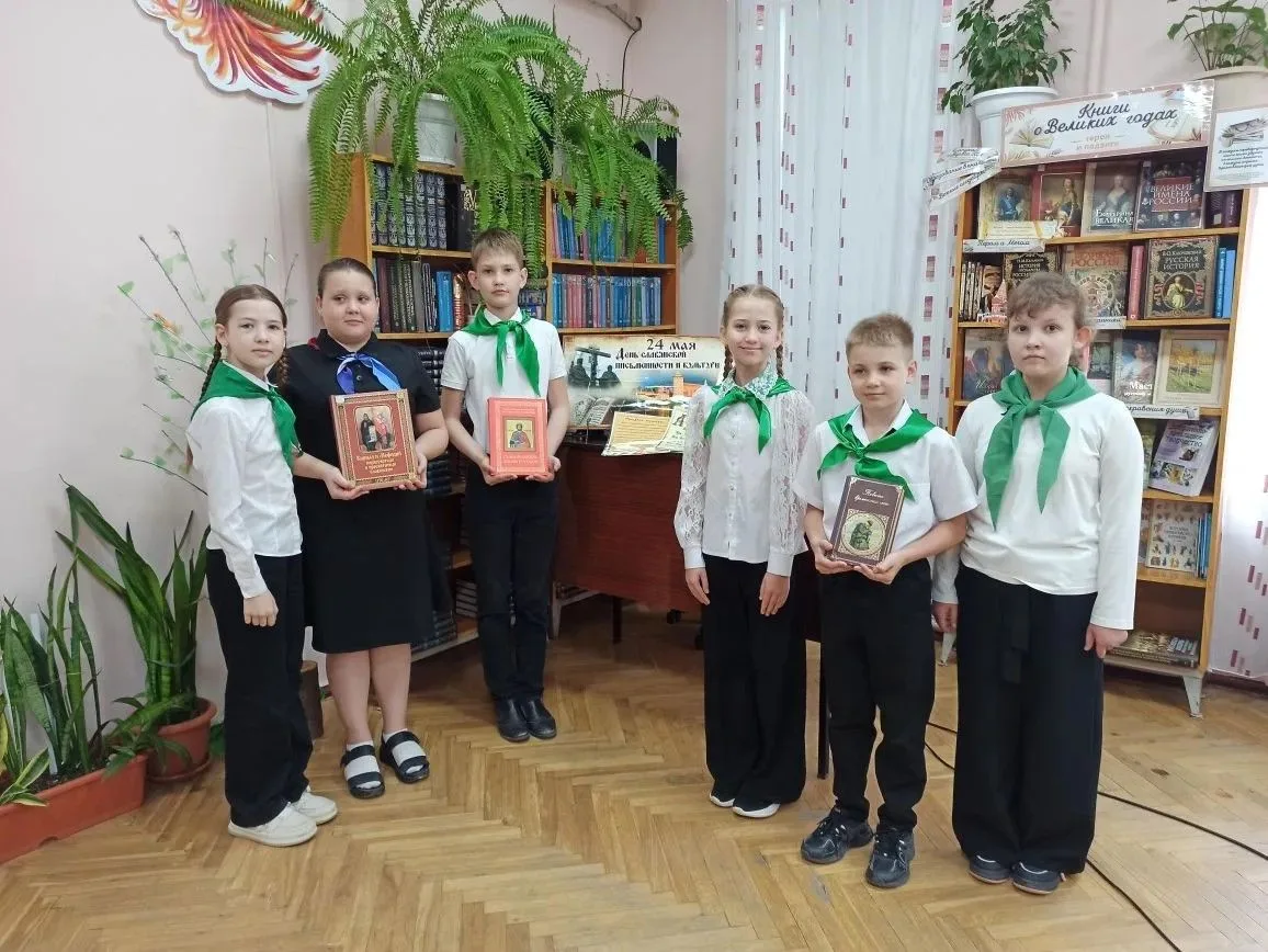 ОТ ПЕРВЫХ СВИТКОВ ДО БОЛЬШИХ ТОМОВ