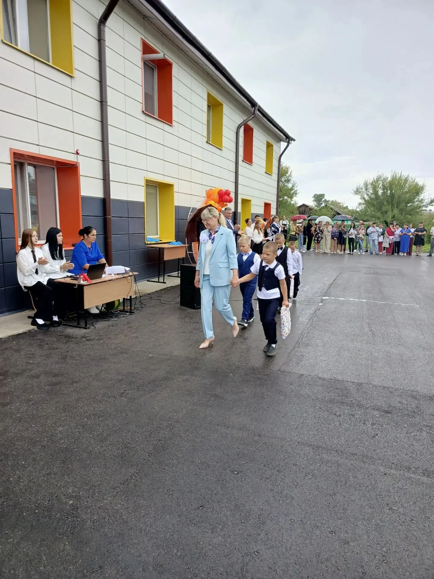 Сегодня двери нашего Пуховского филиала вновь распахнулись, чтобы встретить учеников в ...