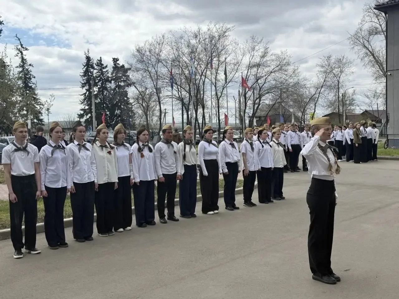Смотр песни и строя. 10-11 классы: почти финишная прямая. Старшеклассники показали класс. Строй, шаг