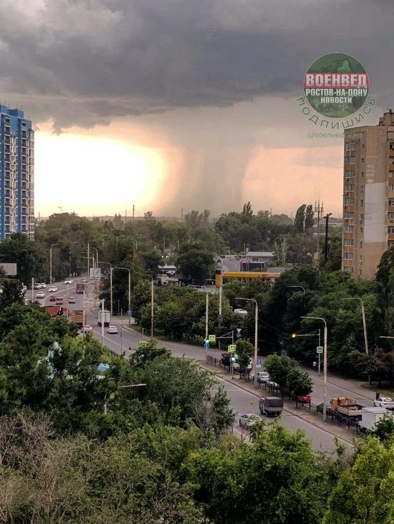 Кажется, что скоро и до нас дождик доберется🌪🌧