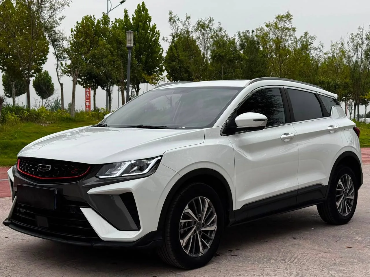 GEELY COOLRAY ЕДЕТ В ПЕТЕРБУРГ