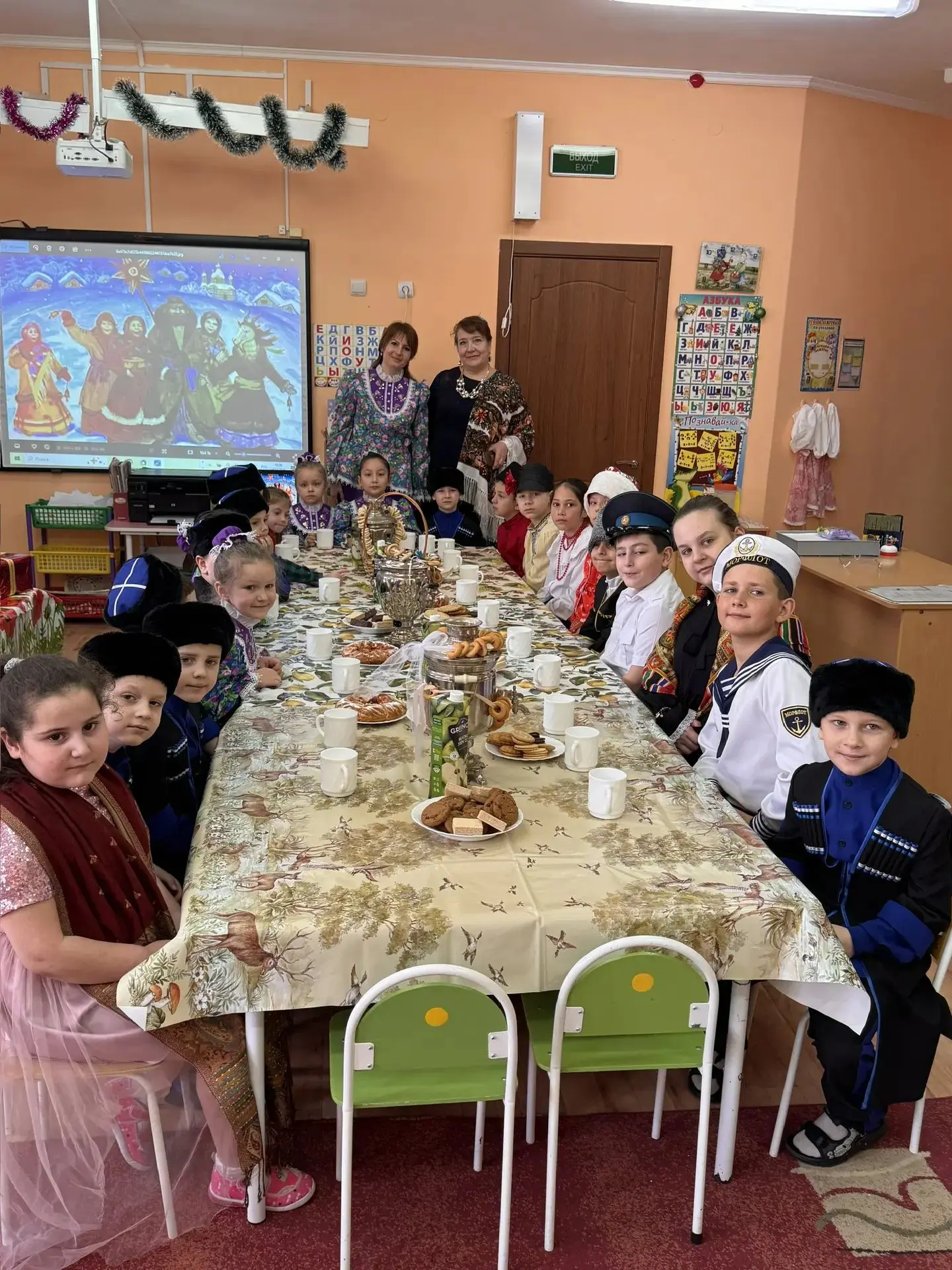 Сегодня у нас в гостях побывали замечательные старшие товарищи —  из школы №11 имени И.А. Бурмистров
