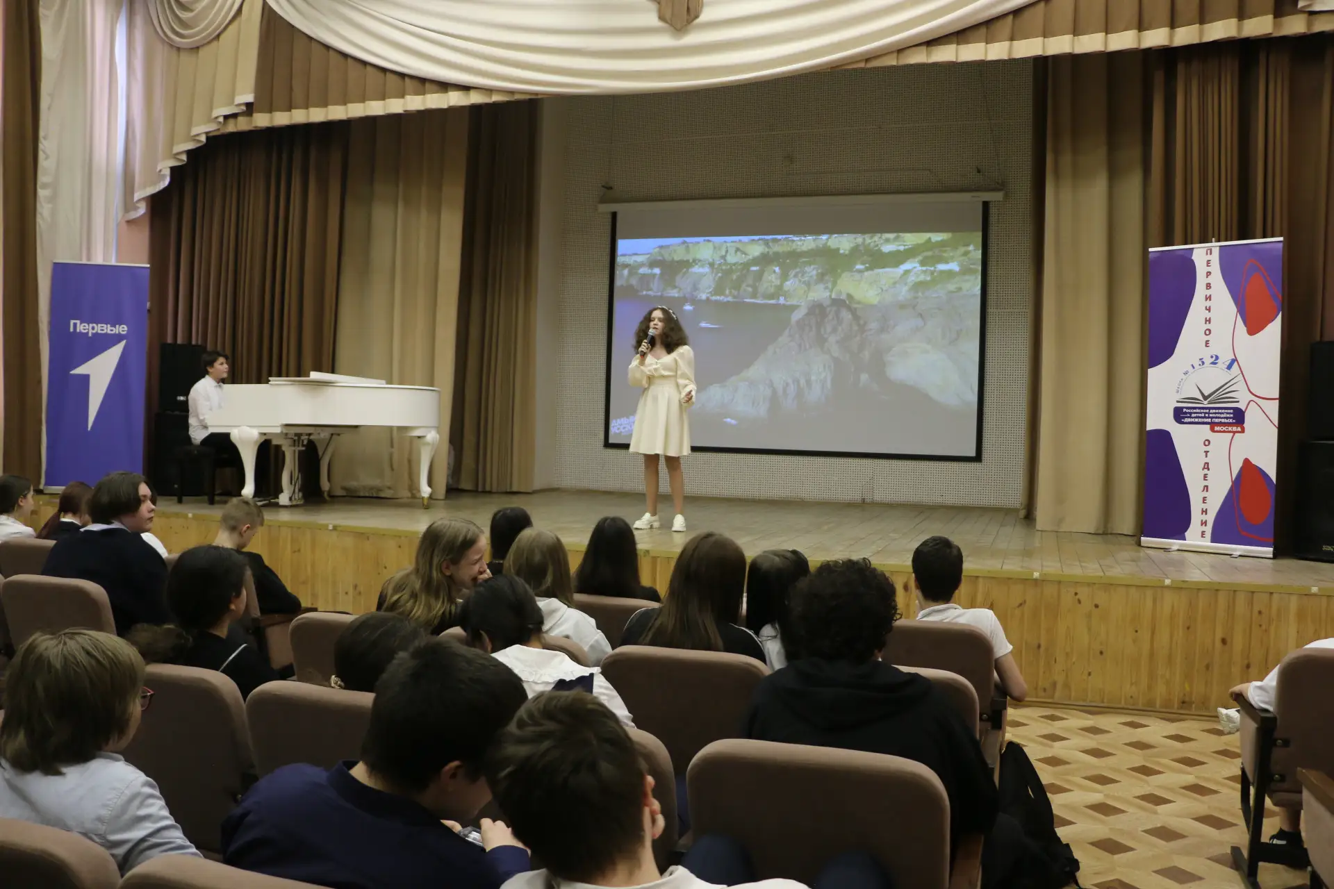 Крымская весна 🌿  В нашей школе прошло мероприятие, посвящённое Дню воссоединения Республики Крым и 