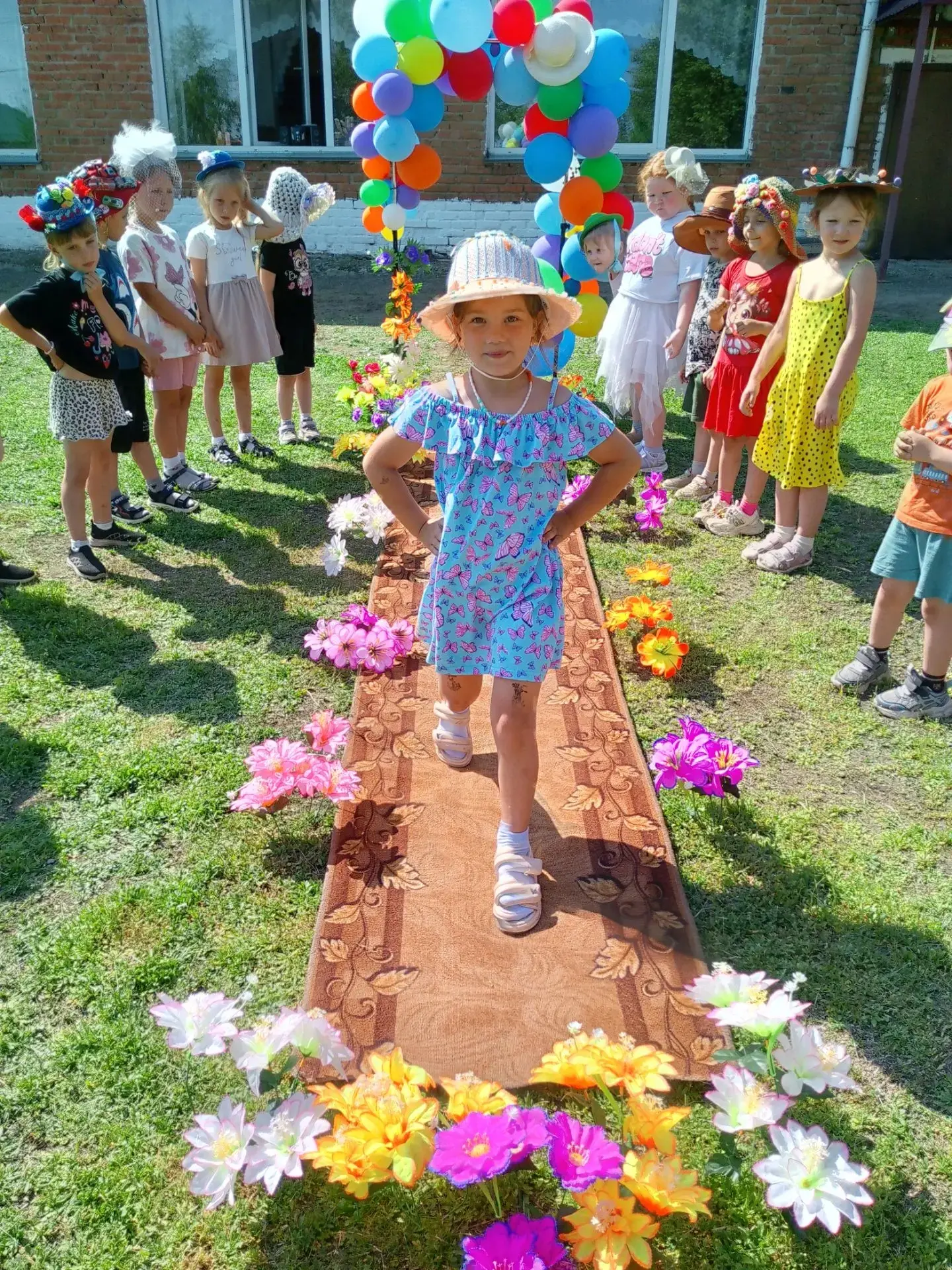 🎉 Фестиваль шляпок в детском саду «Умка» — волшебство в каждой детали! 🎉

В нашем саду прошёл чуде