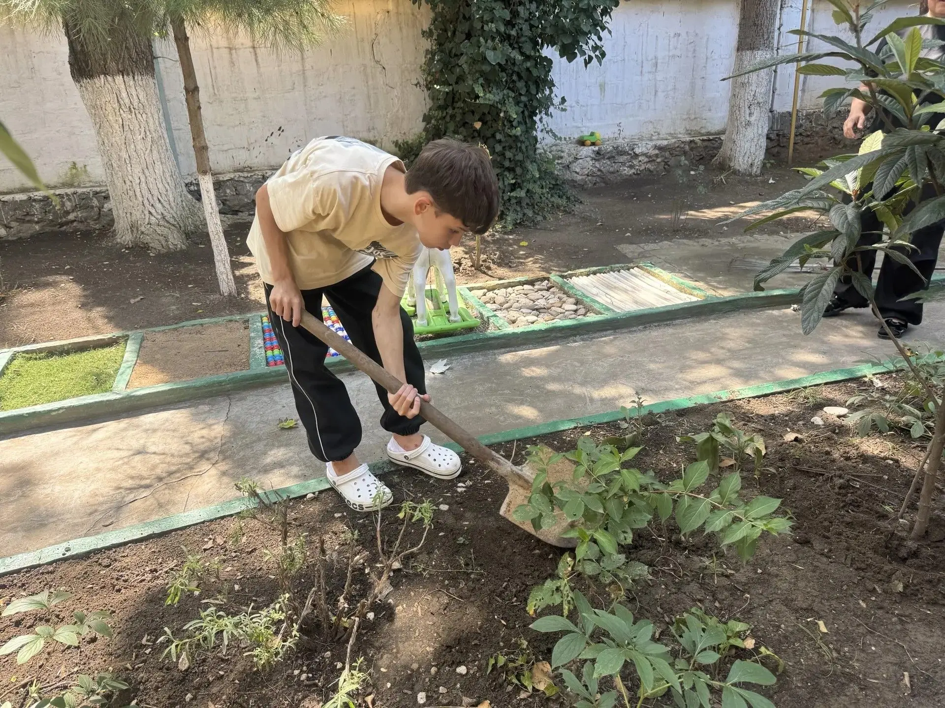 🌱💛Маленькие садоводы, большие победы: как в Избербаше дети с ОВЗ учатся трудиться и в...