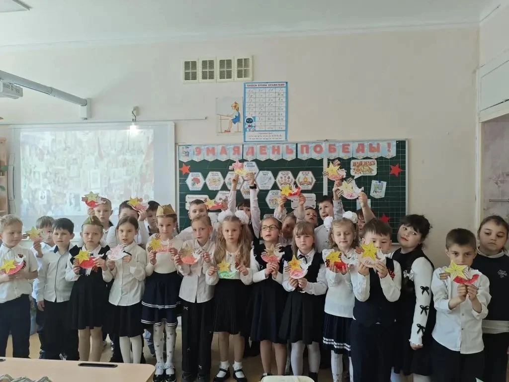 🕊️Для наших первоклассников была проведена мастерская Памяти «Подарок ветерану»!
