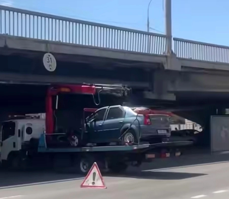😬 Renault Logan пал жертвой эвакуаторщиков

По словам очевидцев, иномарку забрали с улицы Полякова,