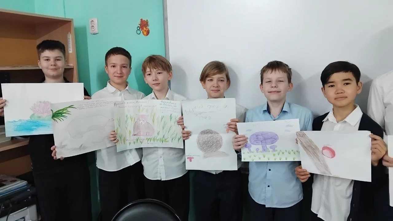 Вести с урока👩🏻‍🏫  В 5"Г" классе прошёл необычный урок биологии на тему: "Красная книга глазами дете