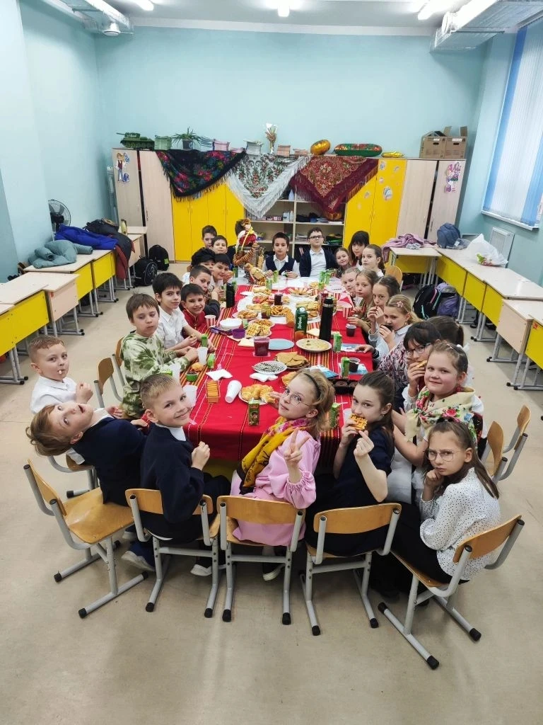 ✨ Золотые лучики традиций - в наших классах просыпается весна! ✨   Масленичный марафон в нашей школе