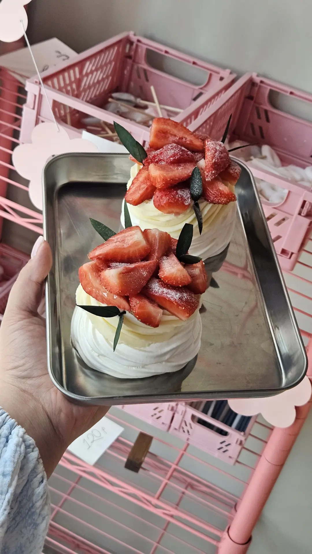 Заманиваем вас сегодня красивущей Павловой 🍓🤍