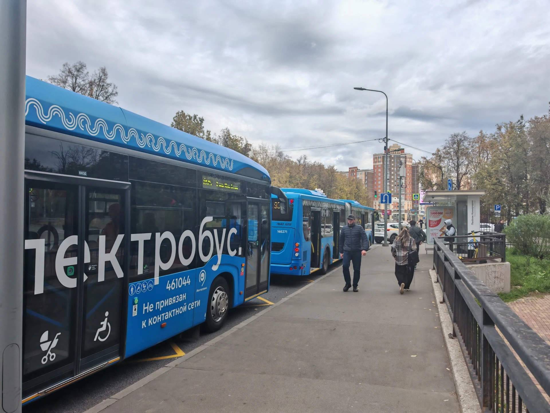И снова 895 и 935 ездят сладкой парочкой.