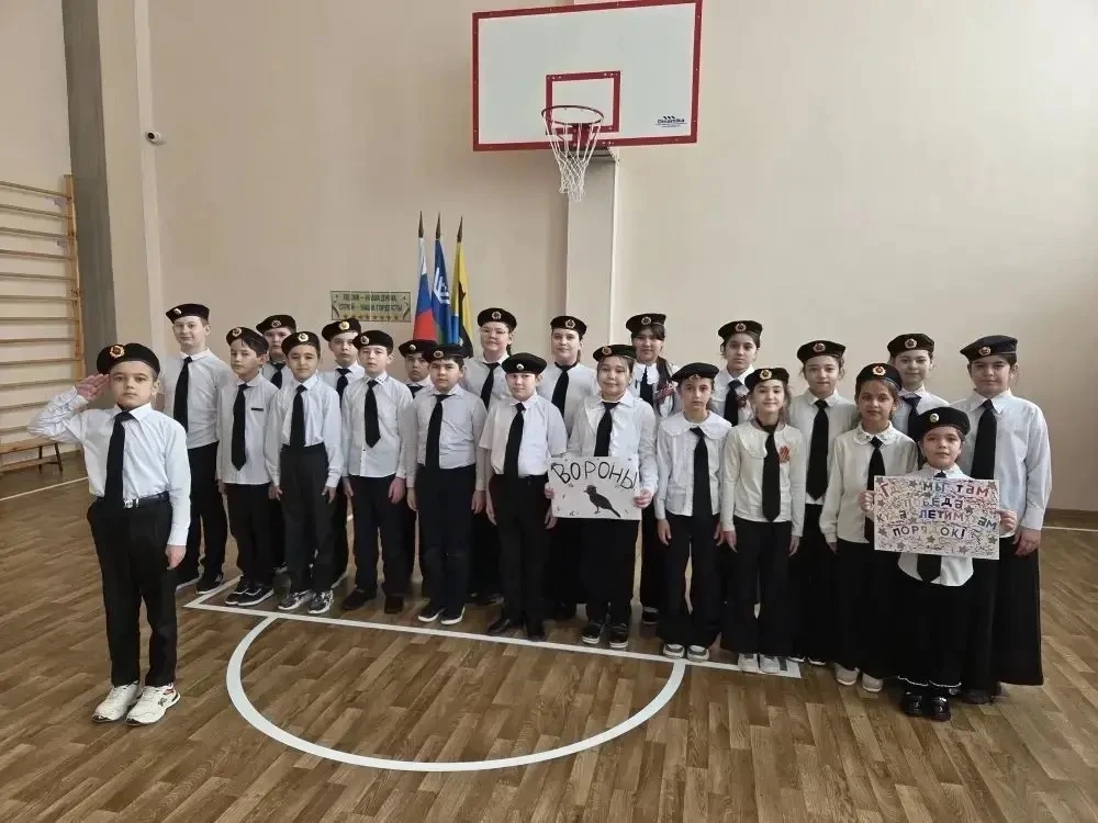 «Смотр строя и песни». 20 марта по сложившейся традиции в 3 корпусе нашей школы прошёл очередной кон