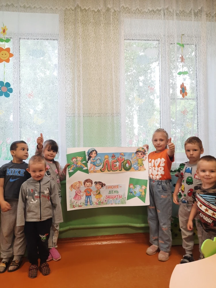 9 файлов, 4,58 МБ

"Пусть всегда будет солнце,
Пусть всегда будет небо,
Пусть всегда будет мама,
Пус