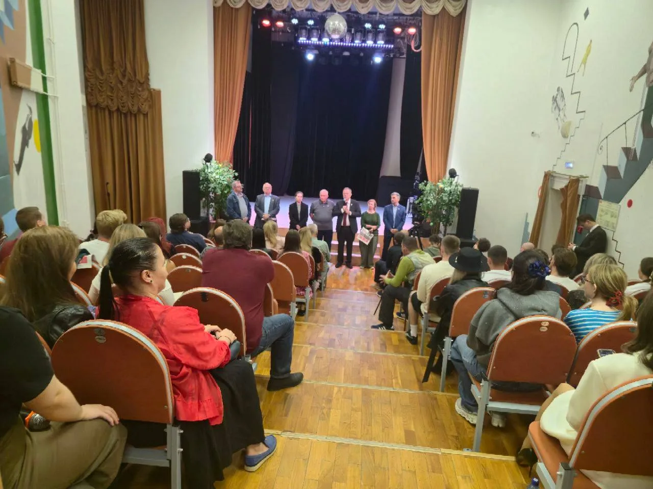 🚨 ПАРТИЯ ПЕНСИОНЕРОВ СОБРАЛА ТАКОЙ ЗАЛ, ЧТО ПРИШЛОСЬ ВЫЗЫВАТЬ ПОЛИЦИЮ