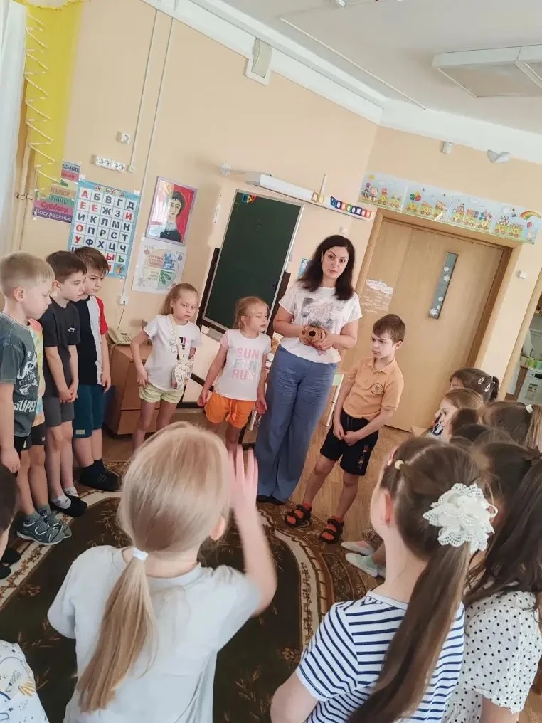 В подготовительных группах прошло прощание с "Лесной школой". В течение учебного года педагог-психол