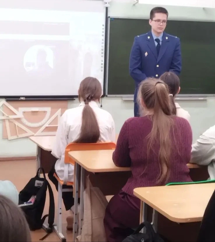 📣В  МАОУ СОШ №129 состоялась встреча с помощником прокуратуры Осиповым Данилом Алексан...