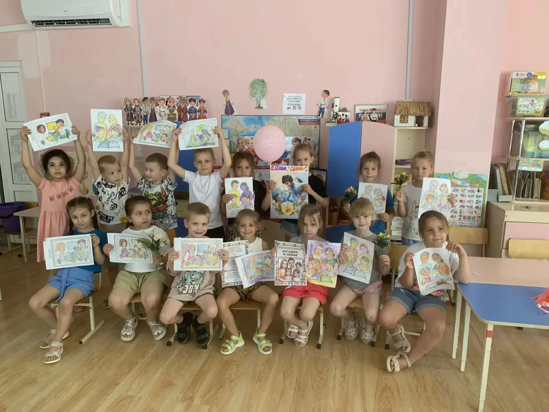 🌸 День любви и верности в нашем детском саду 🌸

Творческая мастерская от воспитанников старшей гру