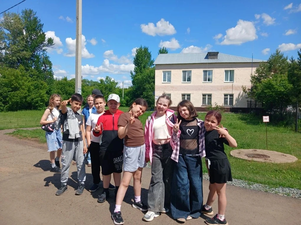 🦸‍♂️🦸‍♀️ Орлята-экологи из 4 отряда «Зелёные спасатели» отправились на экологическую тропу! 🌍🚶‍♂