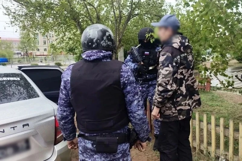 📣 В Улан-Удэ наркоман выдал себя росгвардейцам быстрым шагом