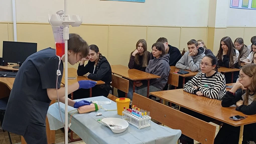🎯💉 27 февраля наша школа приняла гостей — студентов ЧПОУ «Михайловский медицинский техникум».   Ребя
