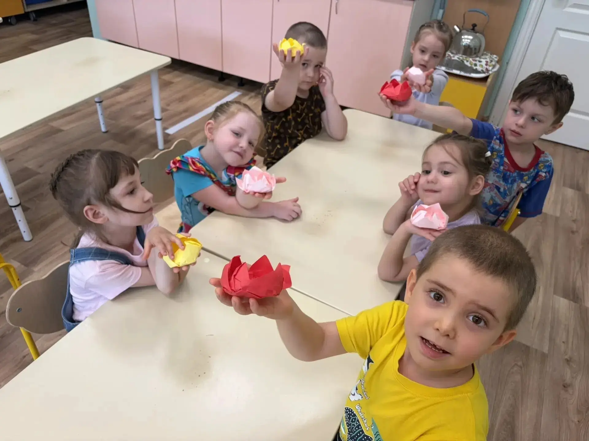 🎉 «Мир красок»: творим красоту вместе! 

🎨Сегодня на занятии ребята погрузились в волшебный мир тв