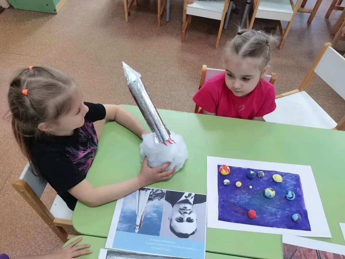 В старшей группе прошло занятие на тему "История космоса 🚀"  Цель занятия направлена на расширение з