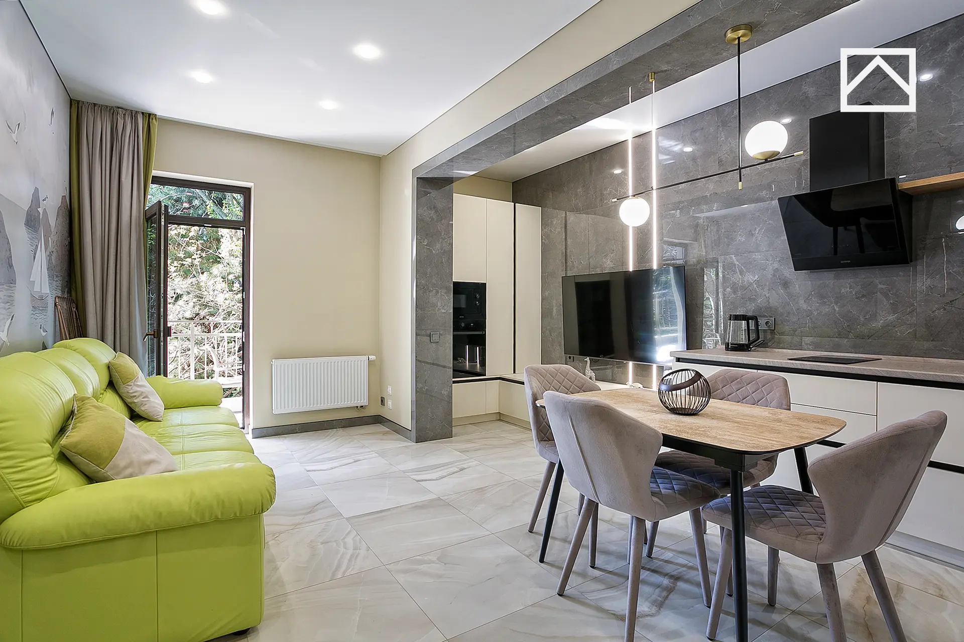 2-комнатная квартира, 43 м², этаж 5/15, Алушта

Квартира с дизайнерским ремонтом, мебелью и техникой