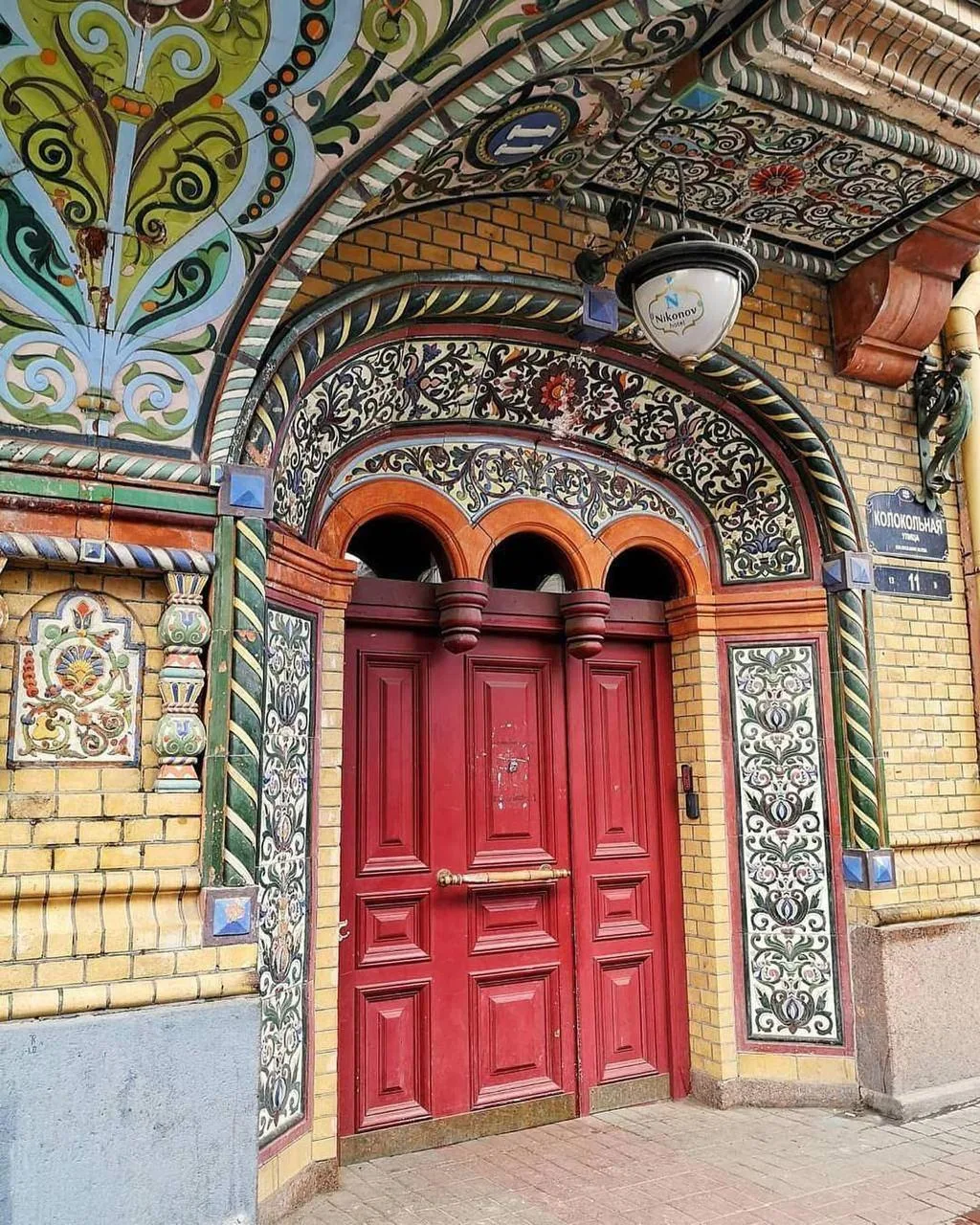 🚪 Красивые порталы Петербурга

Питер в голове!