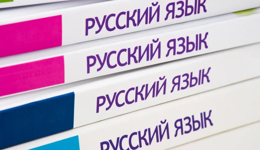 Конструкция «то что» в современной разговорной речи постепенно перерождается из граммат...