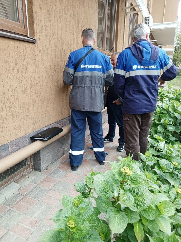 Сегодня была обнаружена утечка газа в доме №139 по улице Калараша, силами аварийной бри...