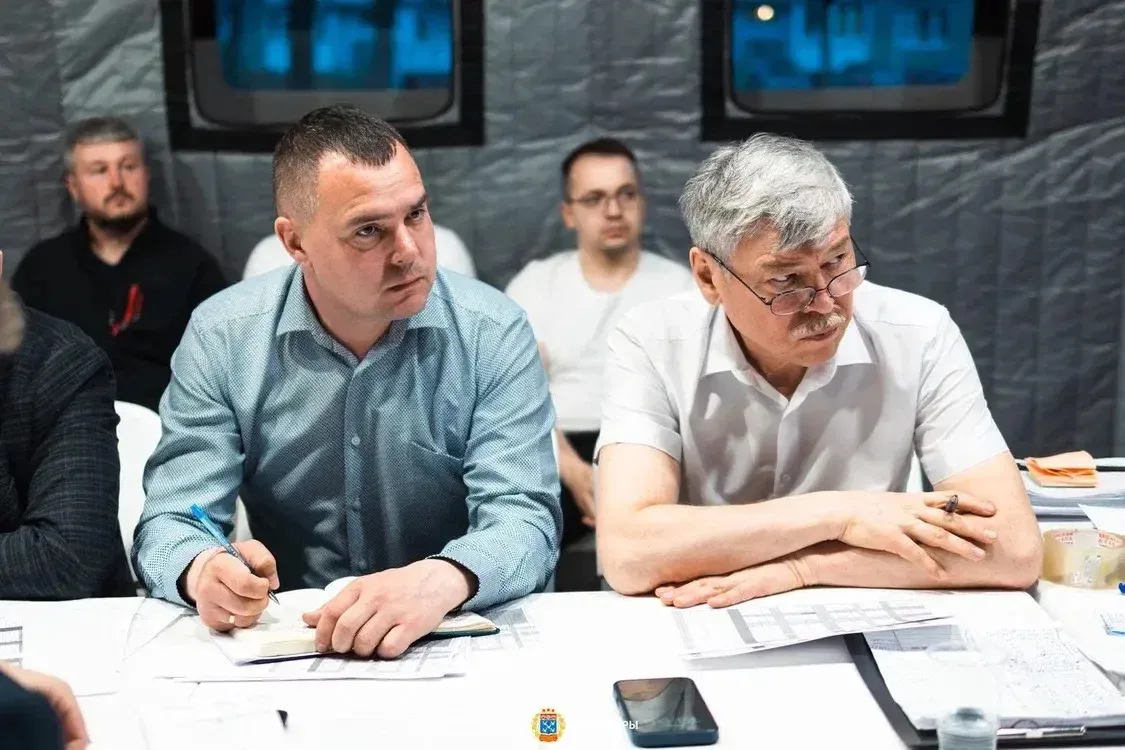 Ежедневно вместе с командой проводим штаб по обсуждению вопросов восстановления домов после атаки  К