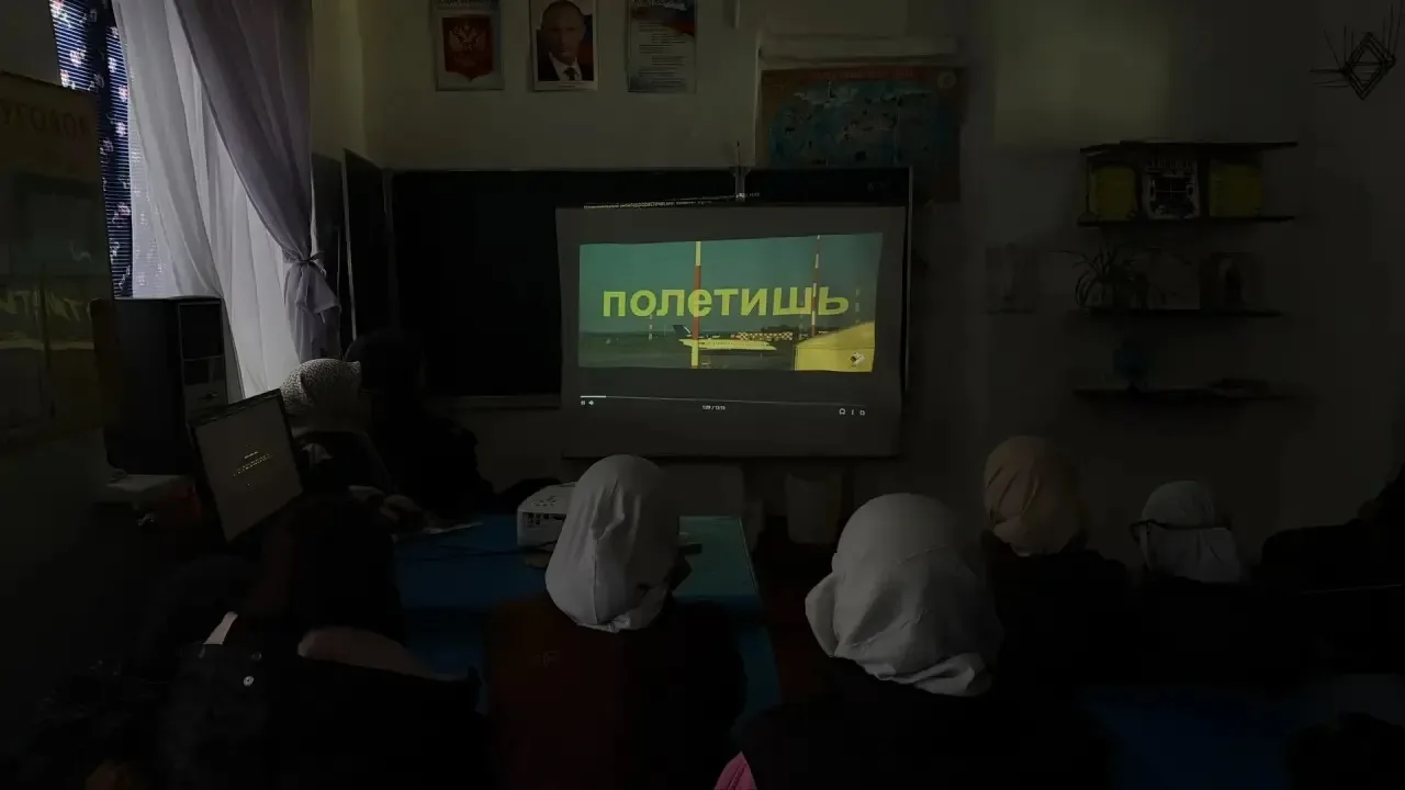 «Полетишь» (2025) — это российский короткометражный патриотический фильм, созданный кин...