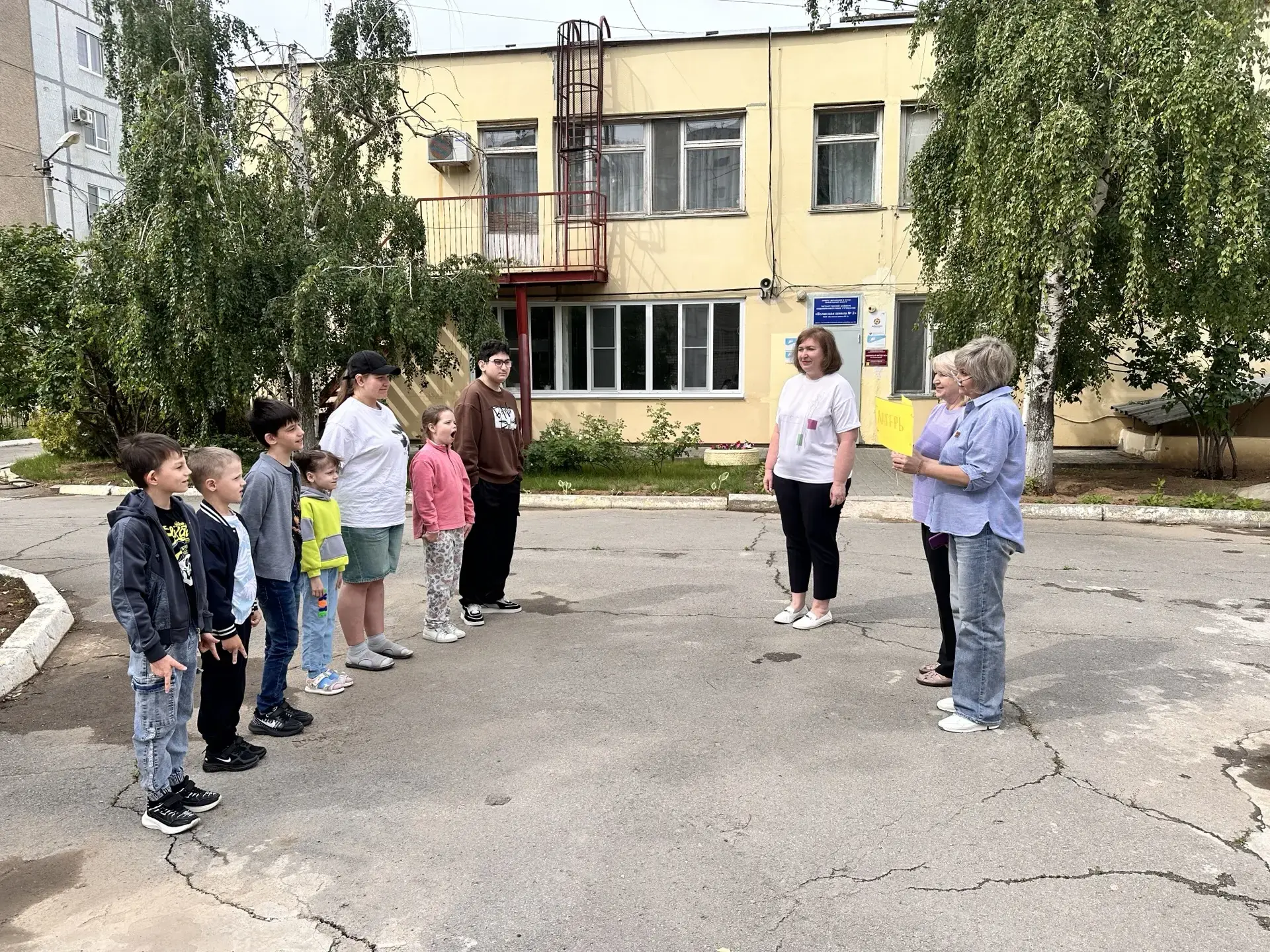 🌟 «Звонкий Мир» открывает двери: первый день пришкольного лагеря в Волжской школе № 2 🌟
