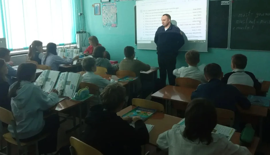 ❗️В преддверье школьных каникул школу 41 посетили инспектора дорожного движения. Подобные визиты все